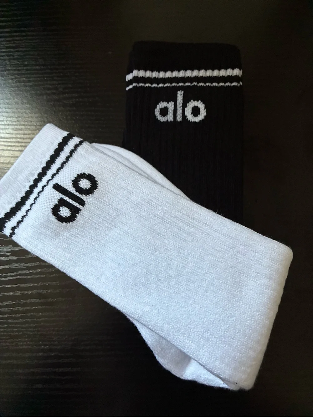 ALO Yoga Two-Tone Crew Socks in Black & White